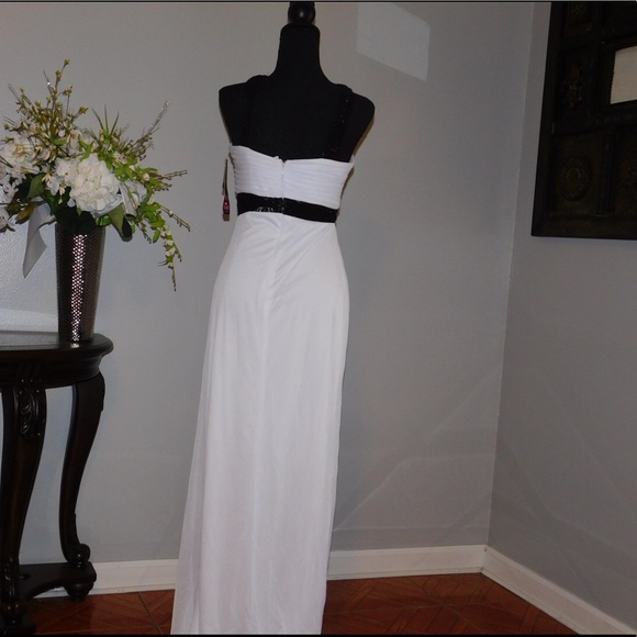 Black and white floor length gown🖤 - Picture 2 of 4